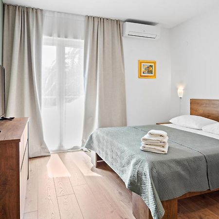 Apartments And Rooms Alenka 반졸레 외부 사진