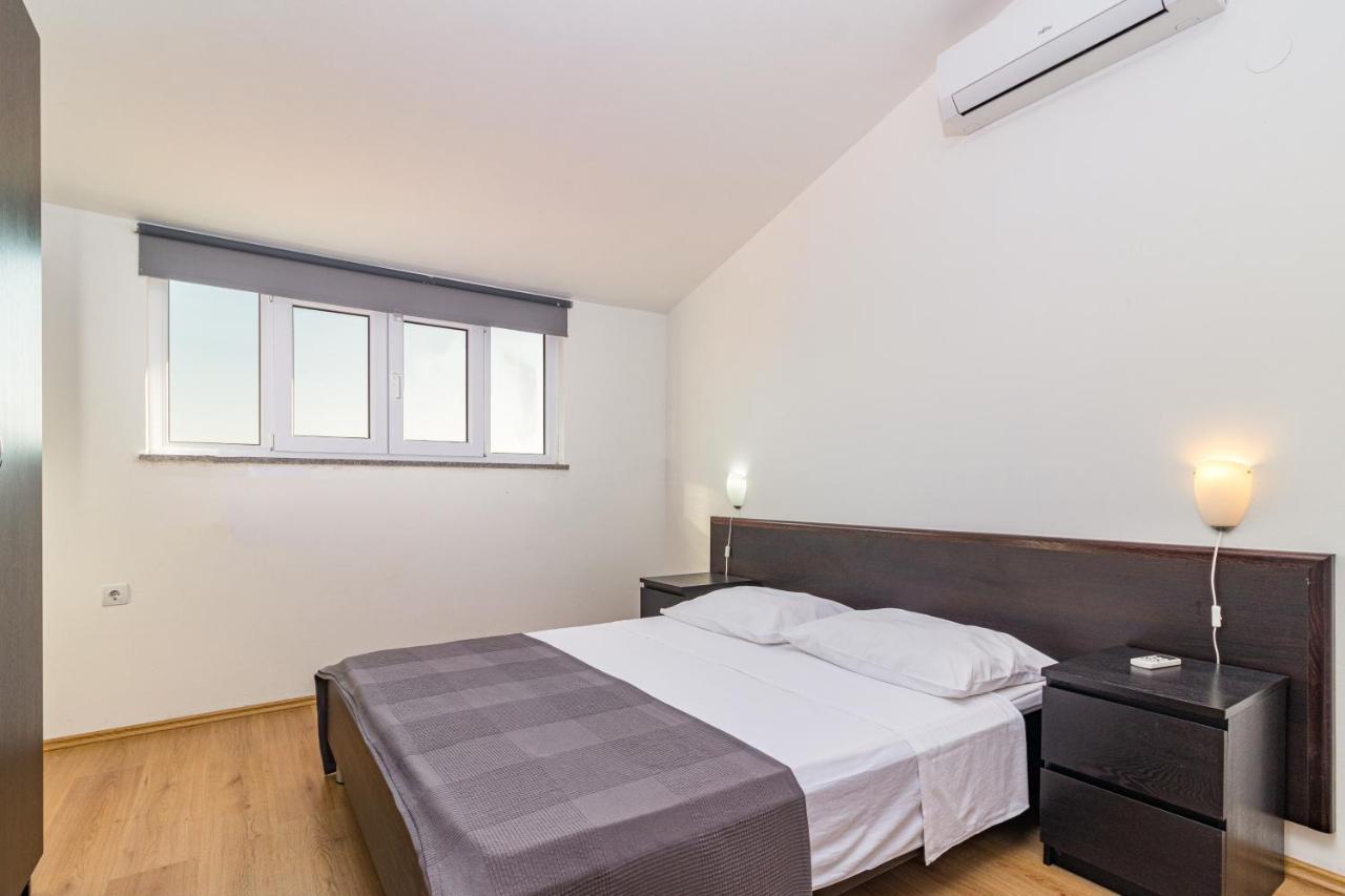 Apartments And Rooms Alenka 반졸레 외부 사진