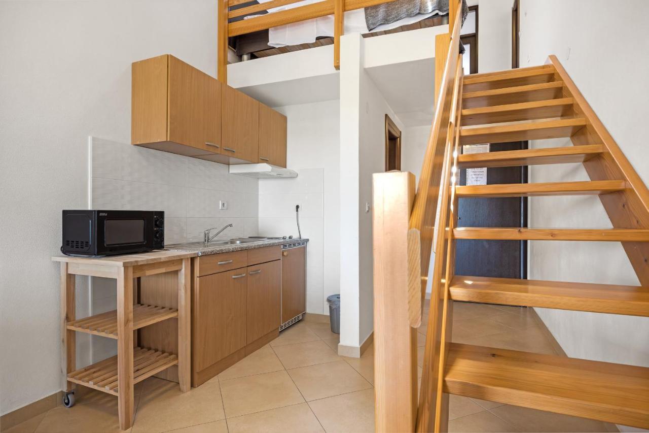 Apartments And Rooms Alenka 반졸레 외부 사진