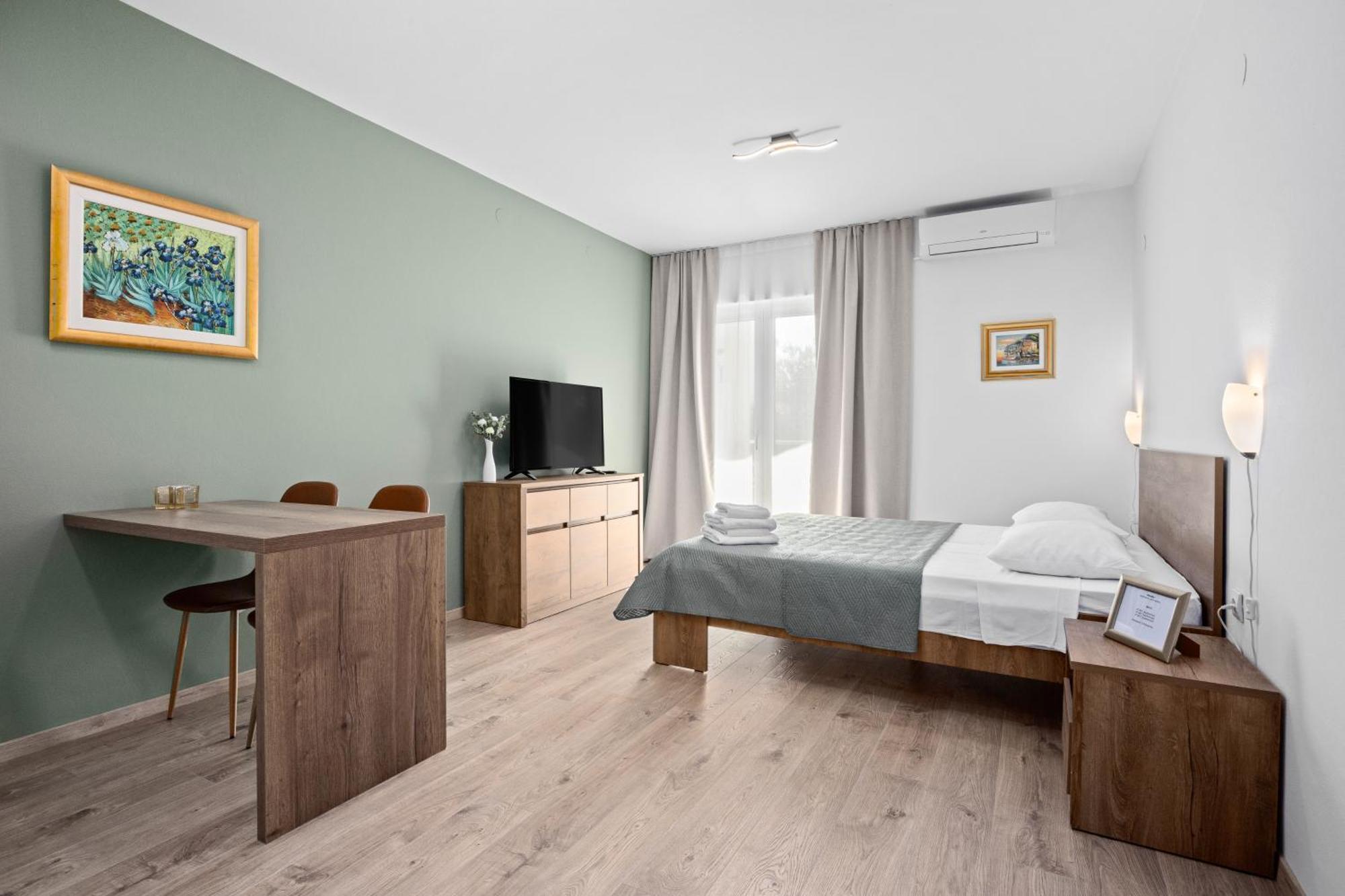 Apartments And Rooms Alenka 반졸레 외부 사진